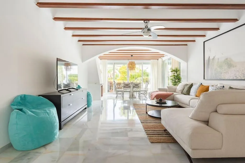 Stylish Spanish 3 Bd Townhouse On The Golden Mile Marbella