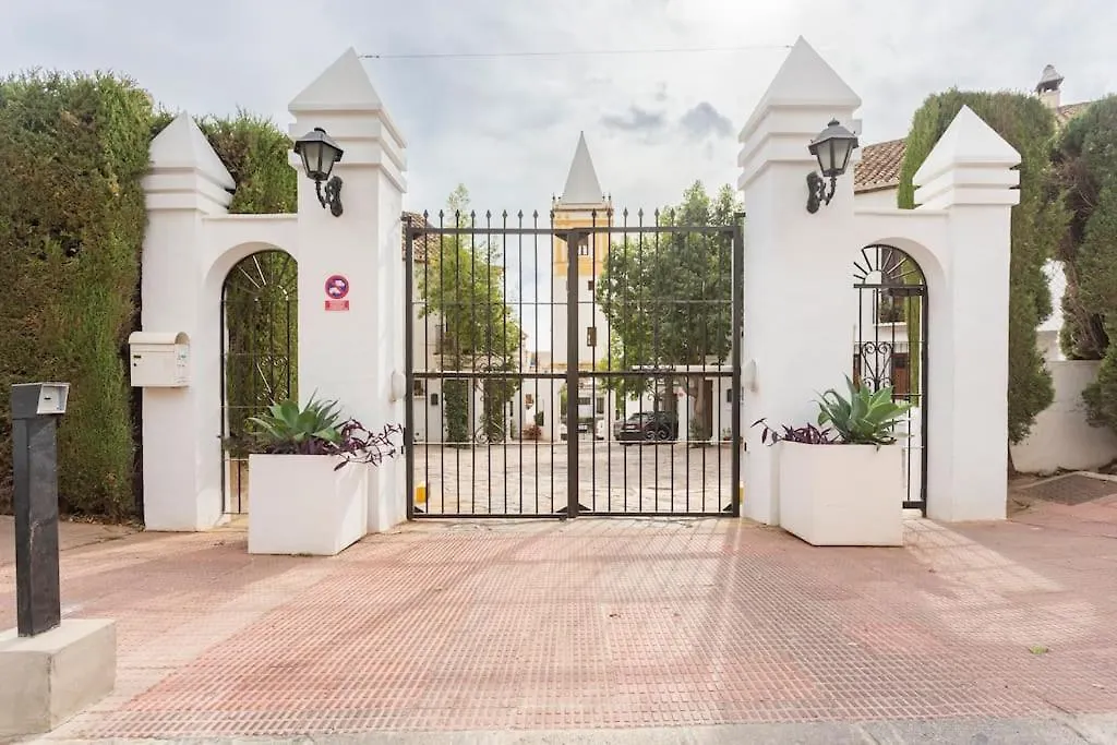 Stylish Spanish 3 Bd Townhouse On The Golden Mile Marbella 0*,  Španělsko