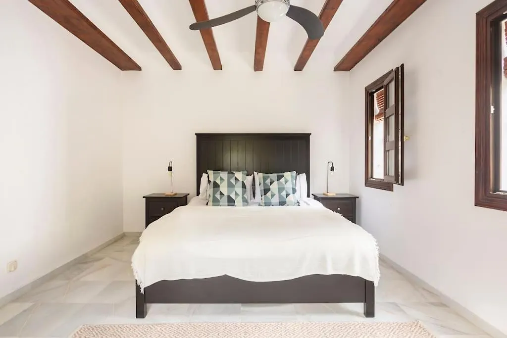 Stylish Spanish 3 Bd Townhouse On The Golden Mile Marbella