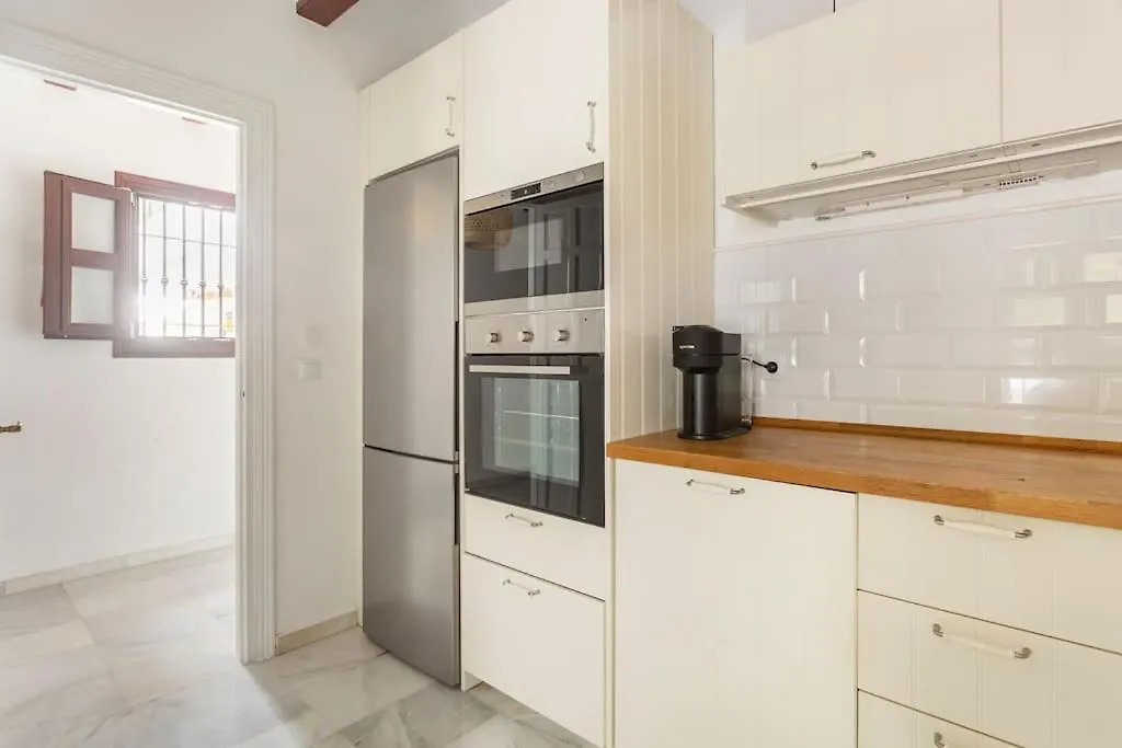 Stylish Spanish 3 Bd Townhouse On The Golden Mile Marbella