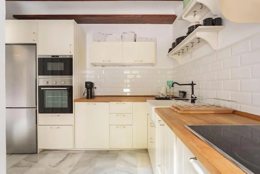 Stylish Spanish 3 Bd Townhouse On The Golden Mile Marbella Spain