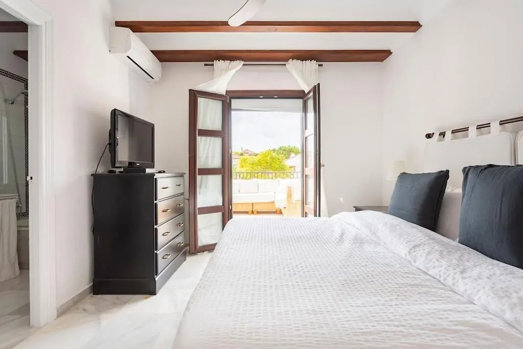 Stylish Spanish 3 Bd Townhouse On The Golden Mile Marbella Villa