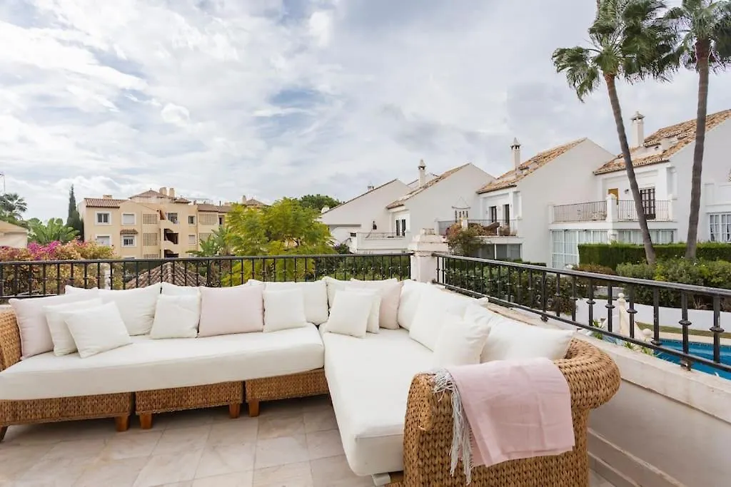 Villa Stylish Spanish 3 Bd Townhouse On The Golden Mile Marbella