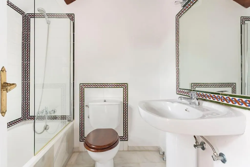 Villa Stylish Spanish 3 Bd Townhouse On The Golden Mile Marbella