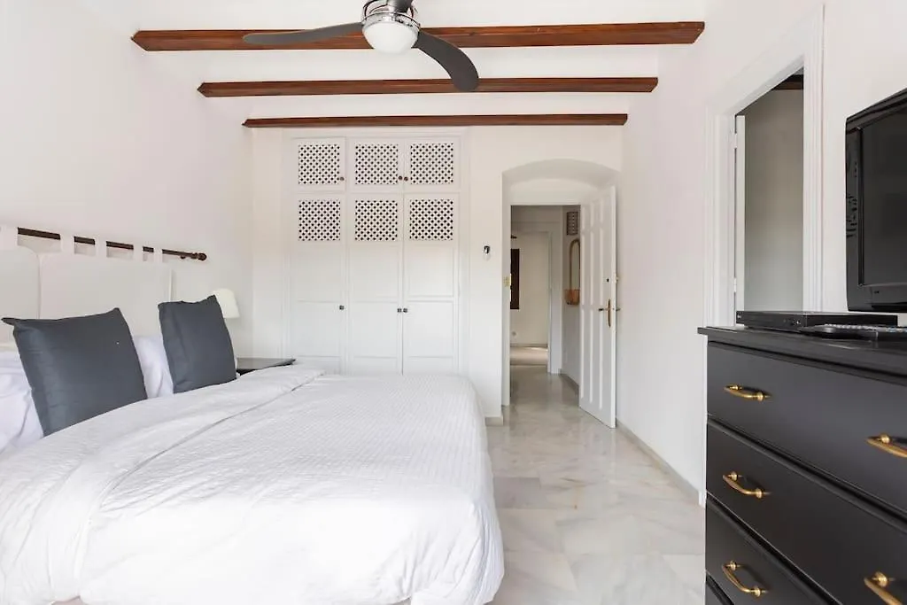 Stylish Spanish 3 Bd Townhouse On The Golden Mile Marbella