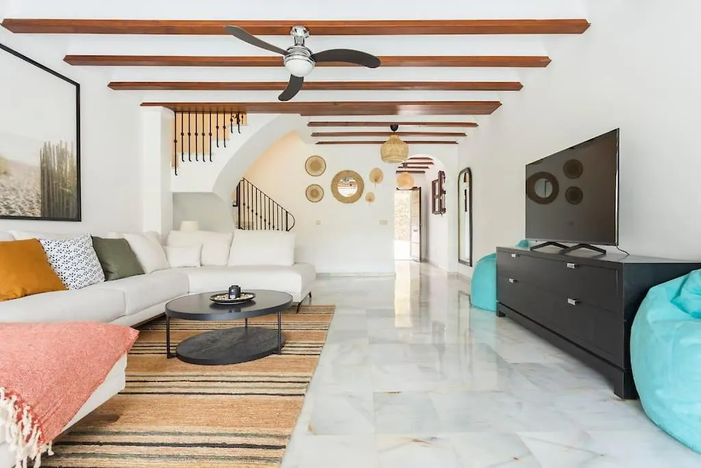 Stylish Spanish 3 Bd Townhouse On The Golden Mile Marbella